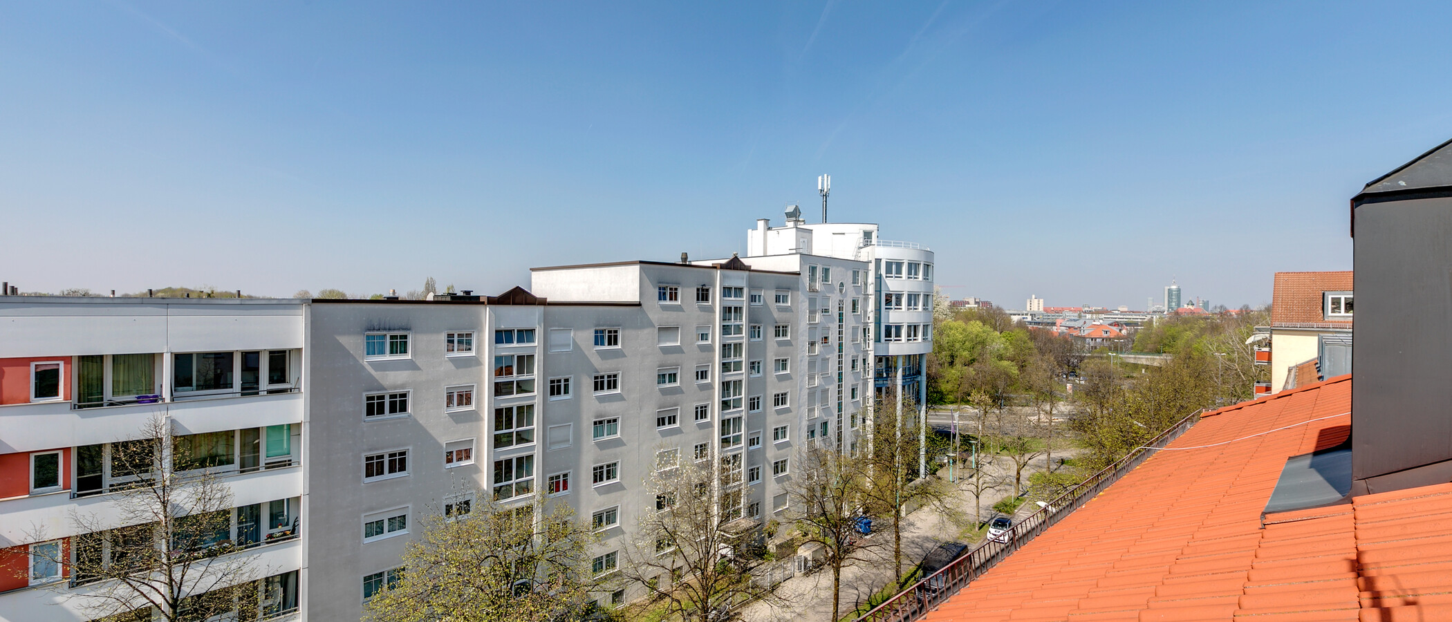 мансардная квартира München Sendling-Westpark 02 вид из окна 9220