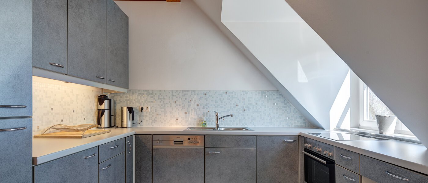 мансардная квартира München Bogenhausen 01 кухня 9274