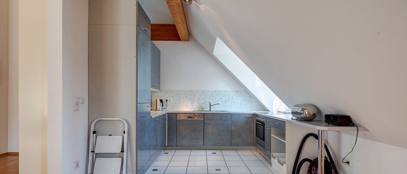 мансардная квартира München Bogenhausen 04 кухня 9274