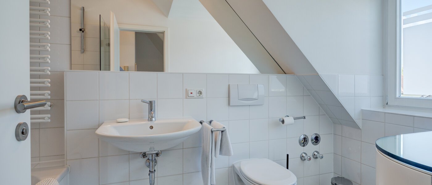 мансардная квартира München Bogenhausen 01 ванная комната 9274