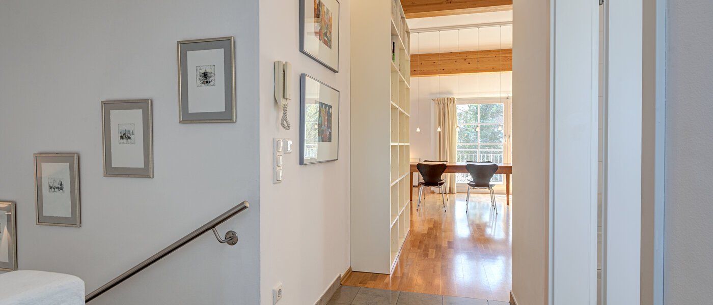 мансардная квартира München Bogenhausen 01 коридор 9274