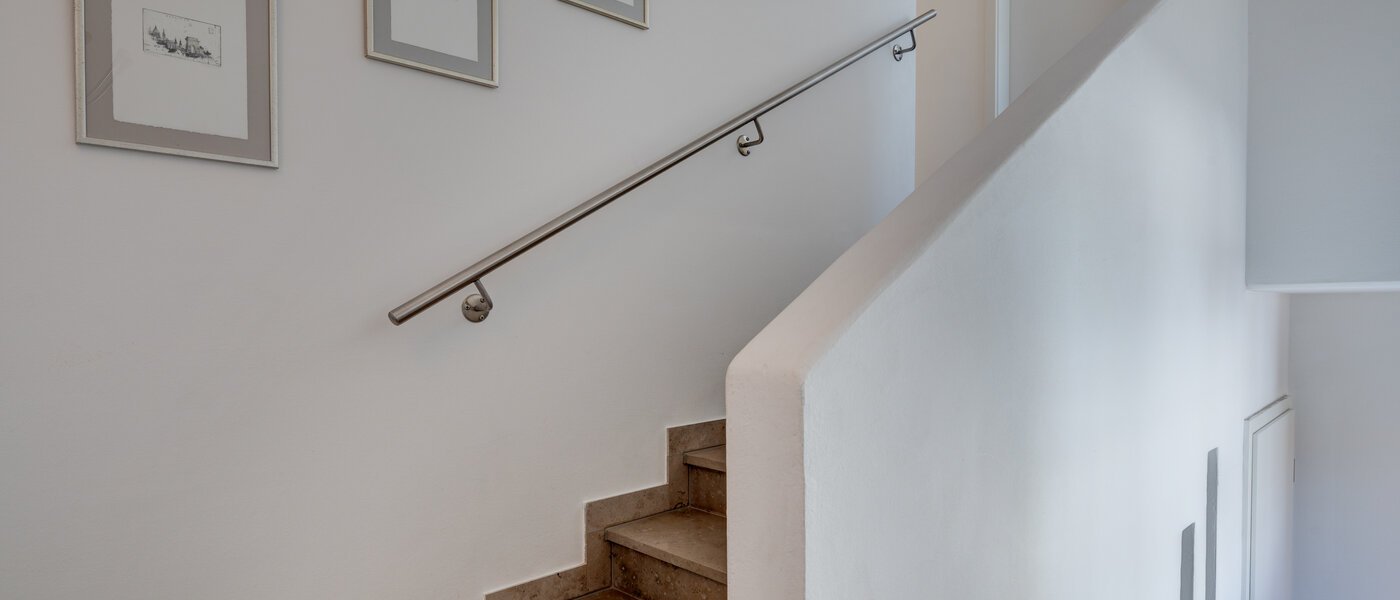 мансардная квартира München Bogenhausen 03 коридор 9274