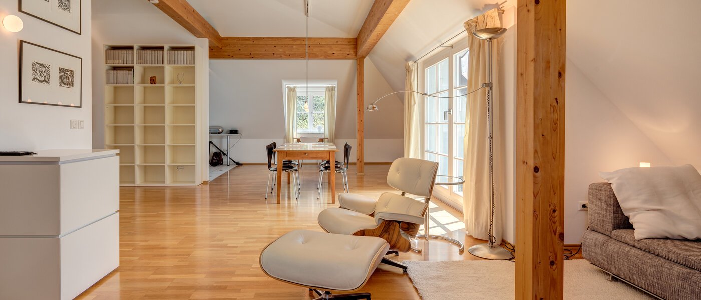 мансардная квартира München Bogenhausen 01 гостиная 9274