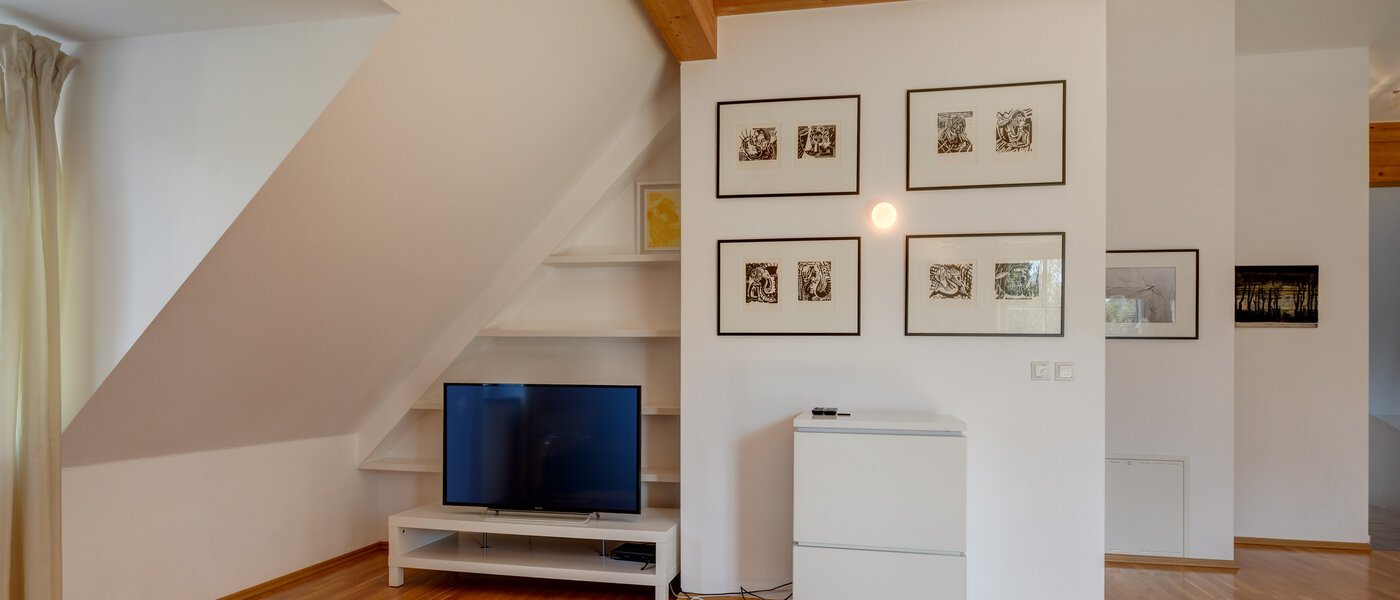 мансардная квартира München Bogenhausen 03 гостиная 9274