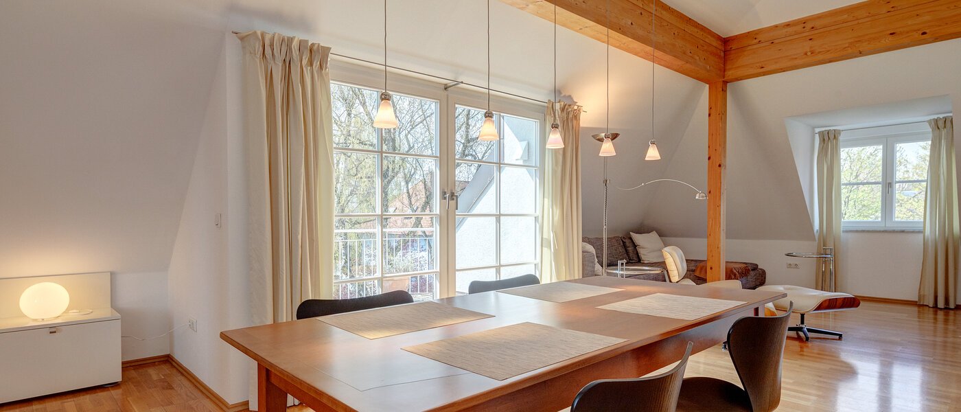 мансардная квартира München Bogenhausen 07 гостиная 9274