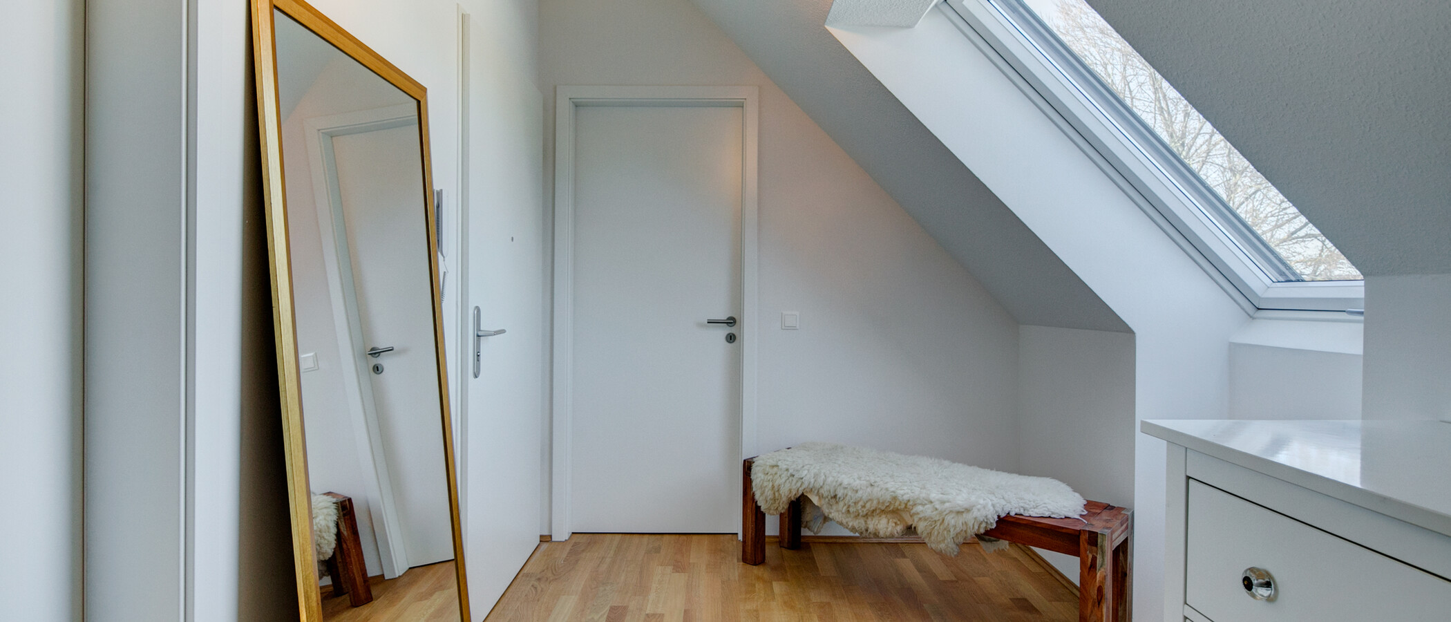 мансардная квартира München Obermenzing 01 коридор 9287