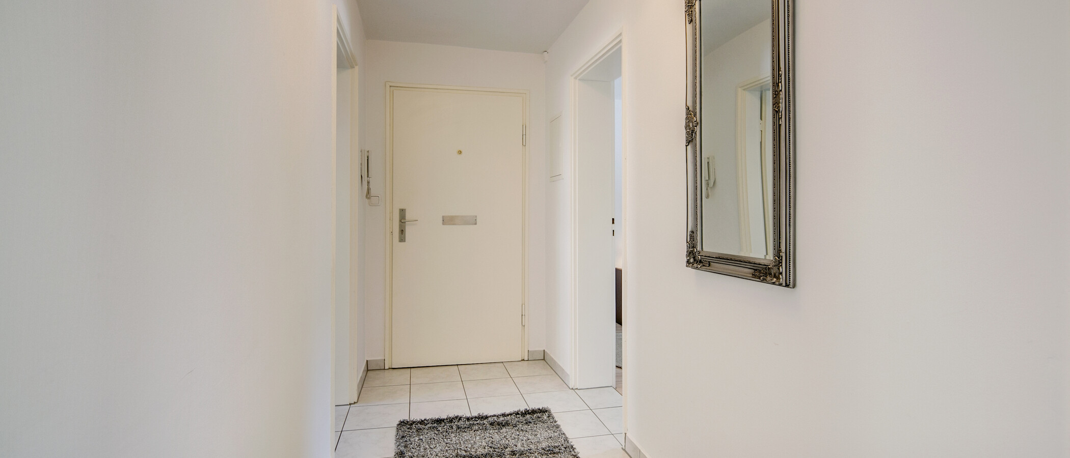 квартира München Untermenzing 01 коридор 9300