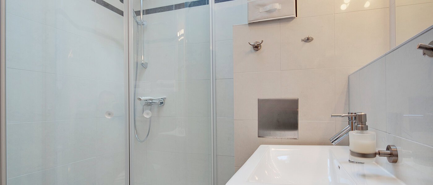 мансардная квартира München Feldmoching 02 ванная комната 9344