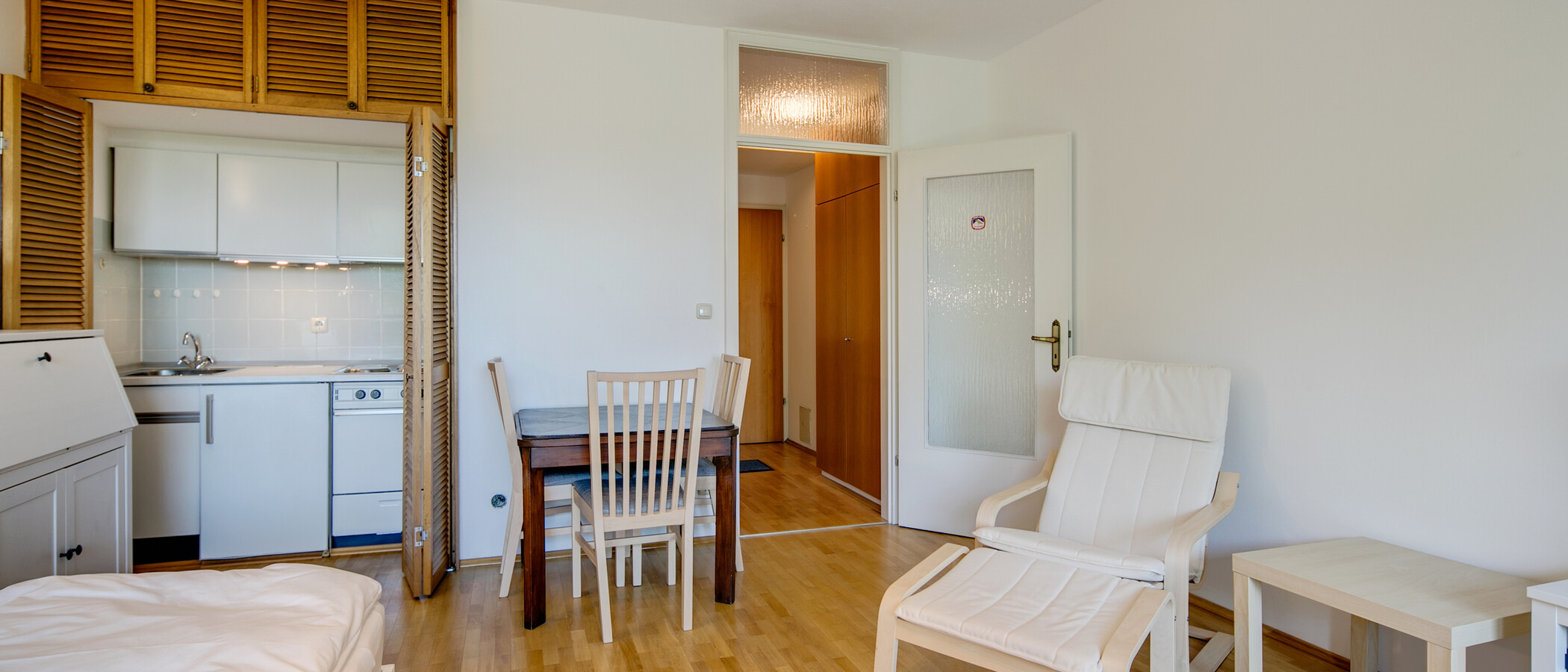 квартира München Schwabing (rechts der Leopoldstraße) 03 гостиная 9457