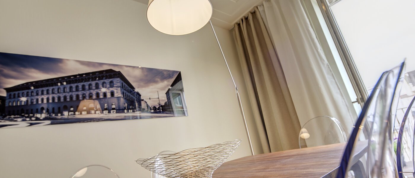 квартира München Maxvorstadt - Rund um den Josephplatz 04 столовая 9480
