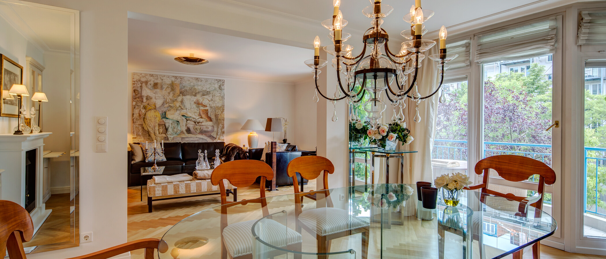 квартира München Lehel 01 столовая 9576