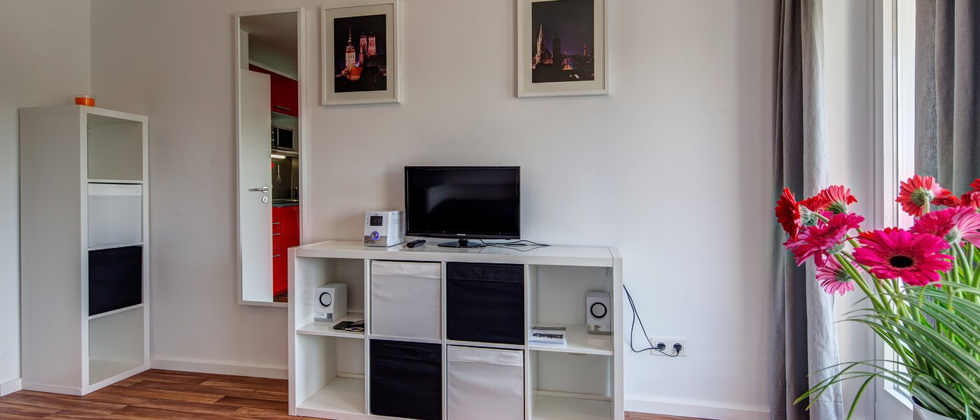 квартира München Schwabing-Nord (zw. Leopoldstraße & Englischen Garten) 02 гостиная 9622