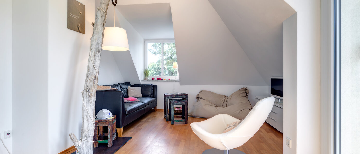 мансардная квартира München Obermenzing 02 гостиная 9637