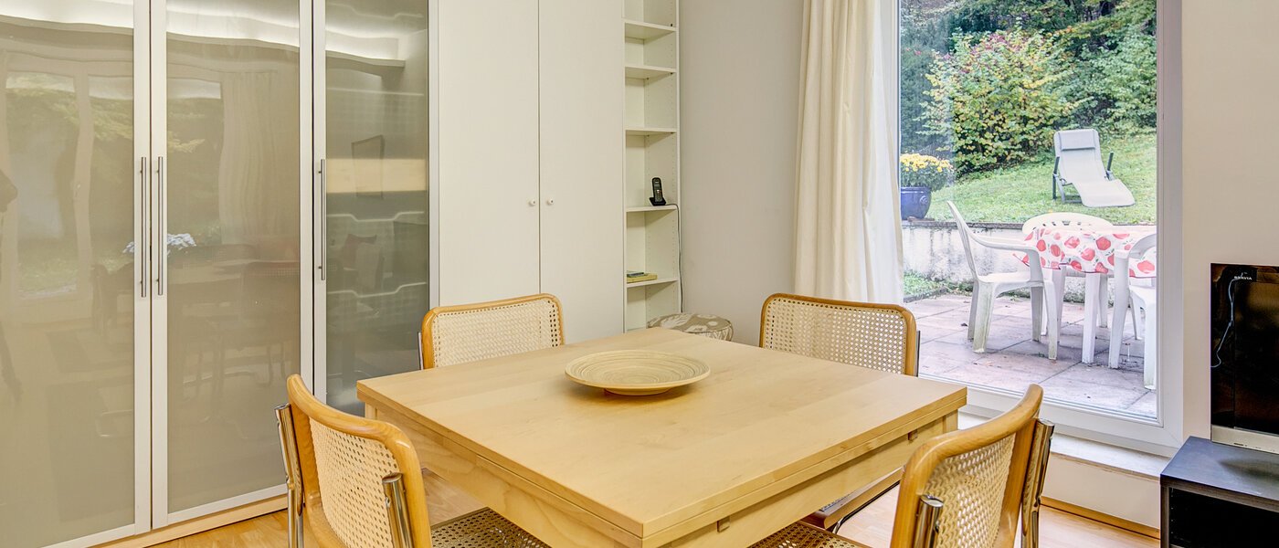 квартира с садом Gauting Stockdorf 03 гостиная 9728