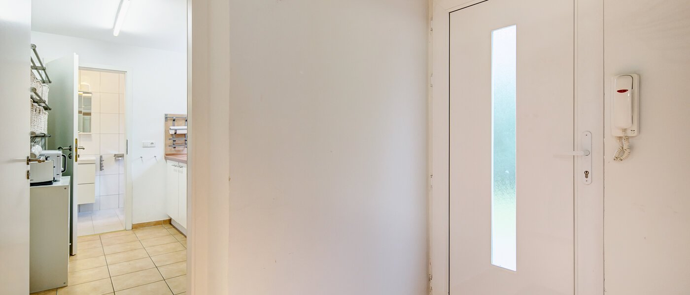 квартира с садом Gauting Stockdorf 01 коридор 9728