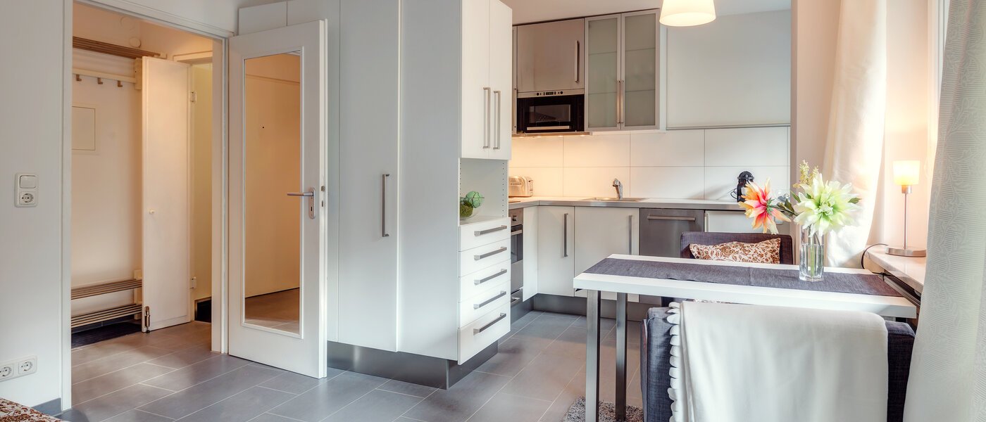 квартира München Schwabing (rechts der Leopoldstraße) 04 гостиная 9736