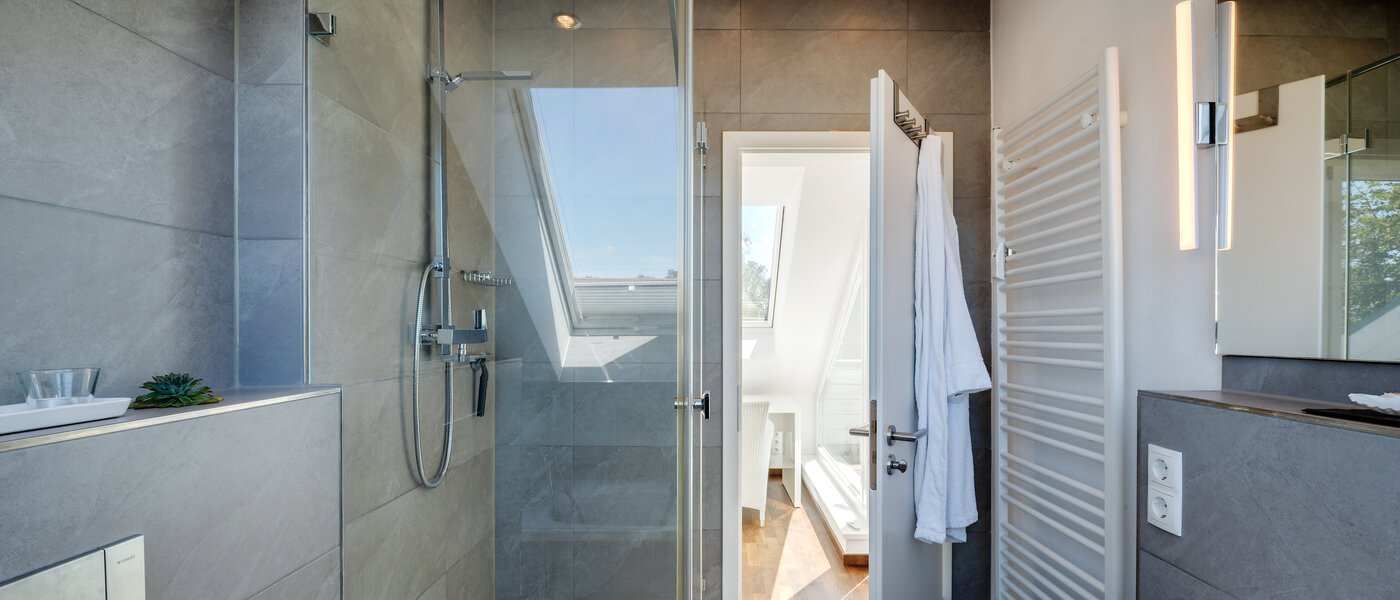 мансардная квартира München Untermenzing 03 ванная комната 9794