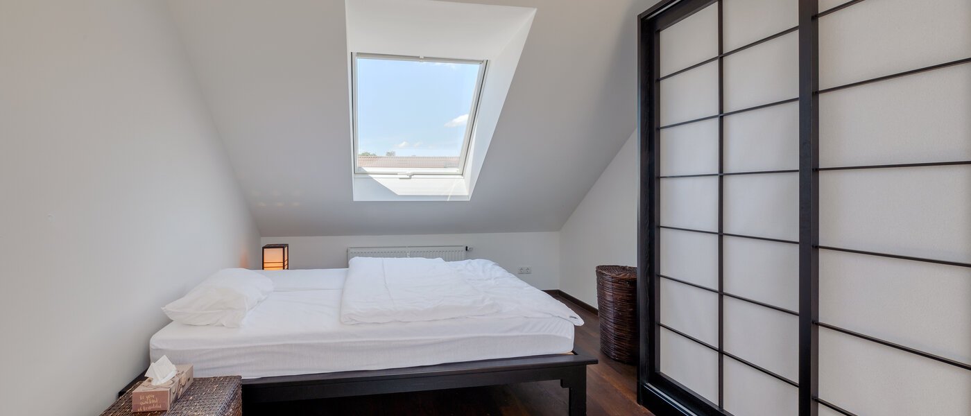 мансардная квартира München Untermenzing 01 спальная комната 9794