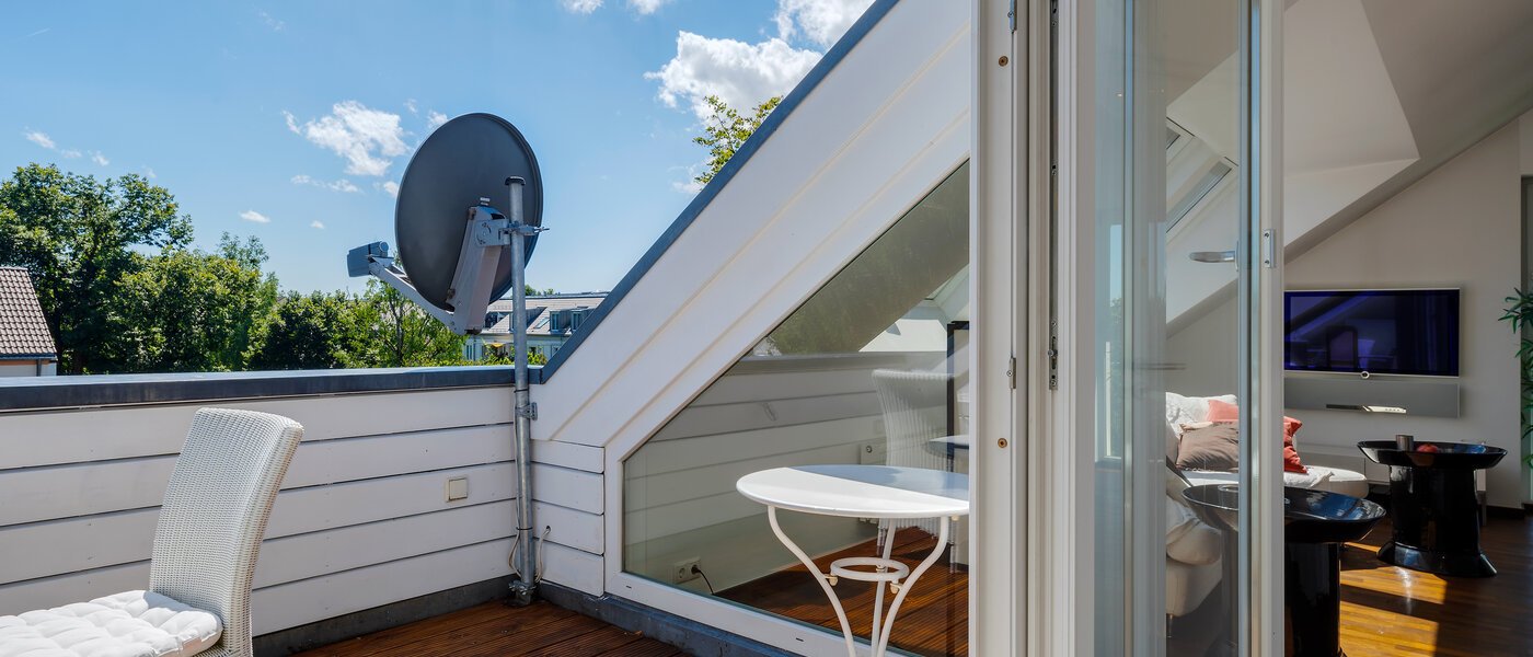 мансардная квартира München Untermenzing 03 терраса с крышей 9794