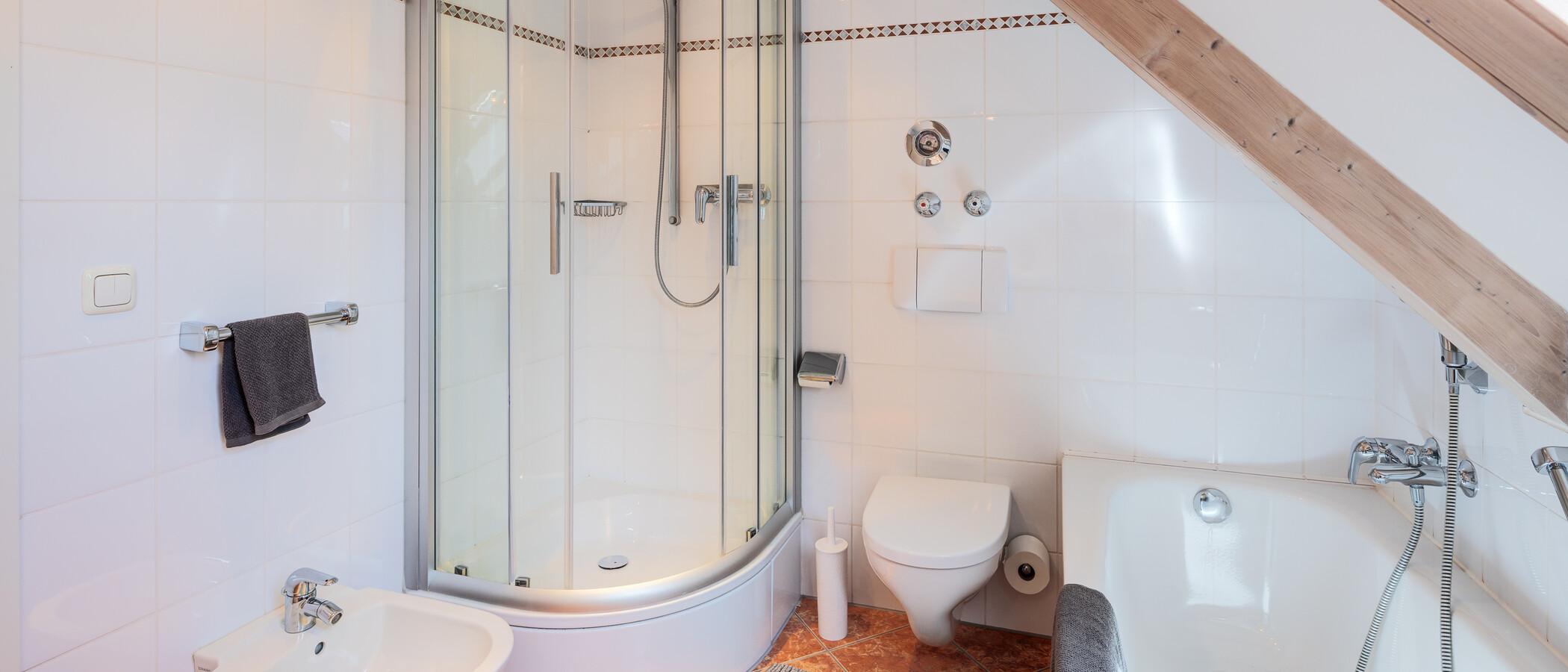 двухэтажная квартира München Thalkirchen 02 ванная комната 9867