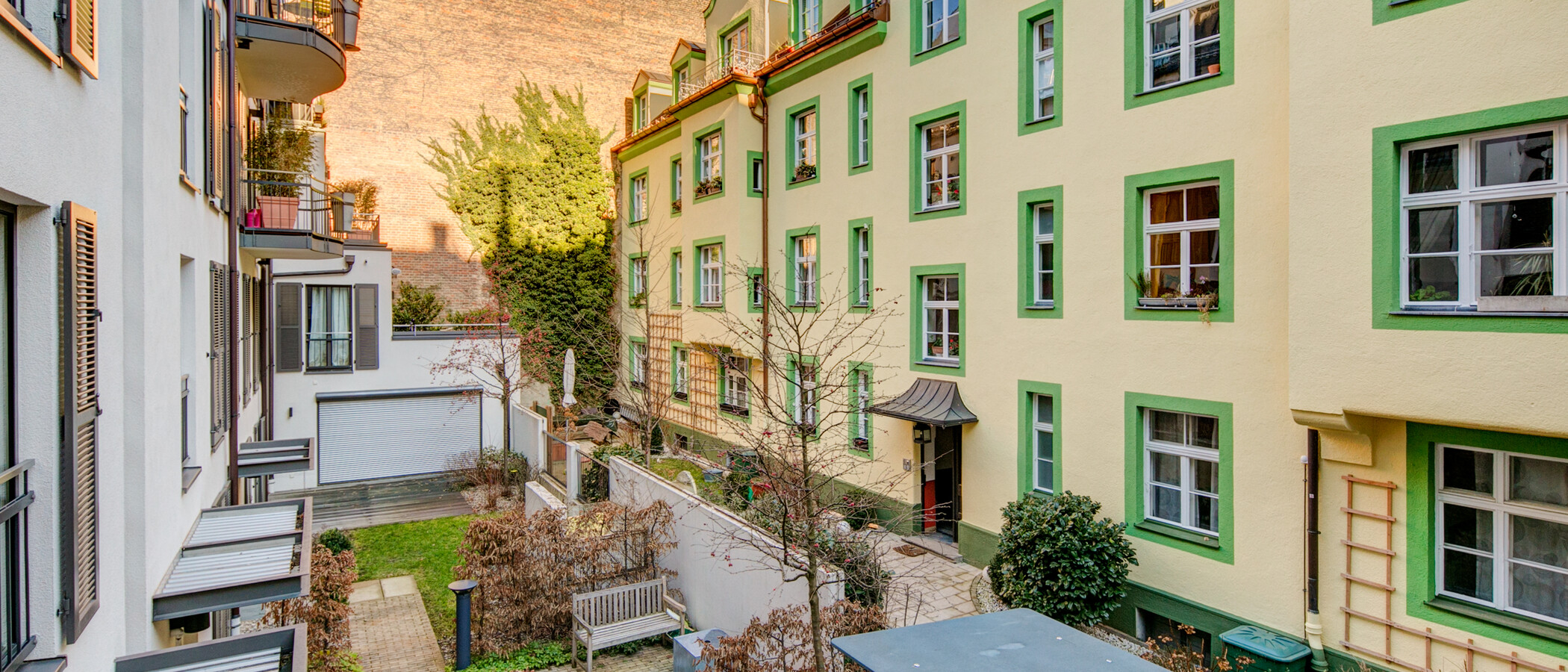 квартира München Maxvorstadt - Universitätsviertel 01 вид из окна 9869