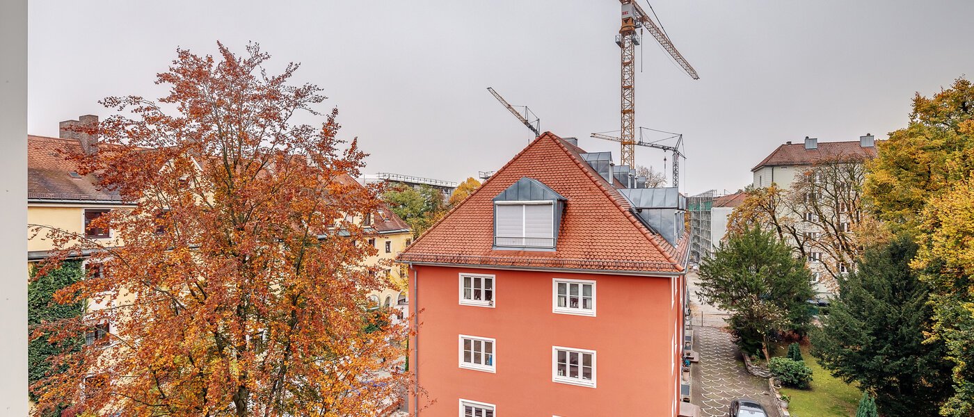 квартира München Schwabing-Nord (zw. Leopoldstraße & Englischen Garten) 02 вид из окна 9873