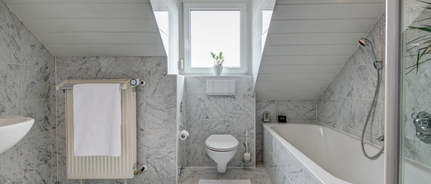 мансардная квартира München Thalkirchen 01 ванная комната 9893