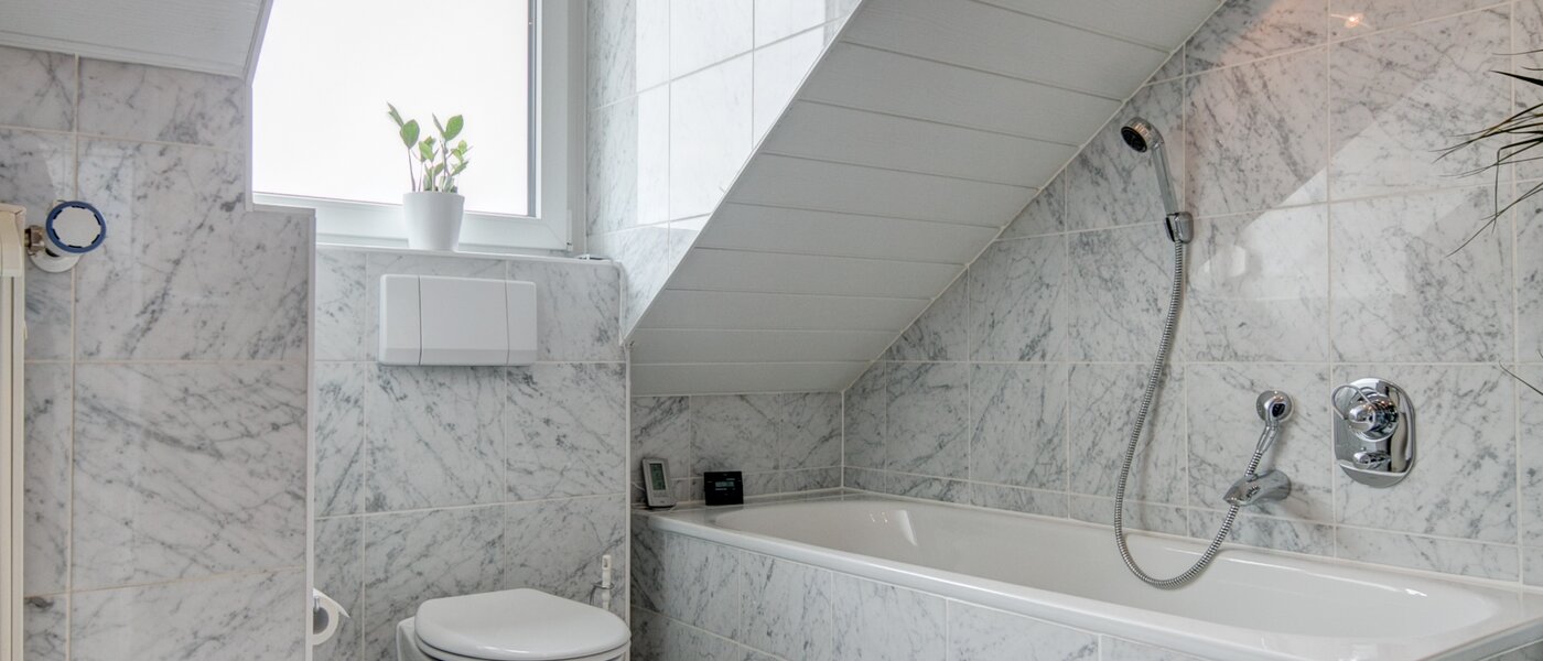 мансардная квартира München Thalkirchen 02 ванная комната 9893