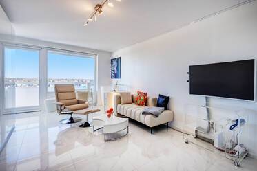 Дизайнерская квартира в аренду с видом на Альпы и бассейном 