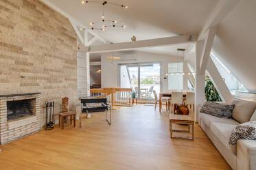 Эксклюзивно меблированная двухэтажная квартира в Maxvorstadt