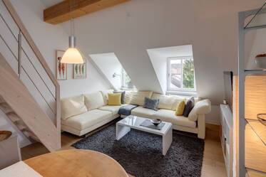 Красиво меблированная двухэтажная квартира-галерея в Forstenried