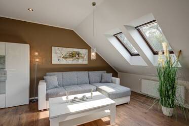 Рядом с Английским садом: 2-комнатная квартира с мансардой