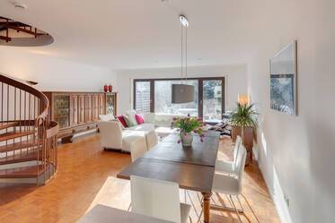 Светлый меблированный таунхаус в Obersendling