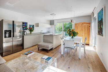 Центральное расположение: меблированная 3-комнатная квартира