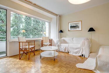 Helle möblierte 1-Zimmer-Wohnung in Nymphenburg, nur wenige Gehminuten zum Hirschgarten 