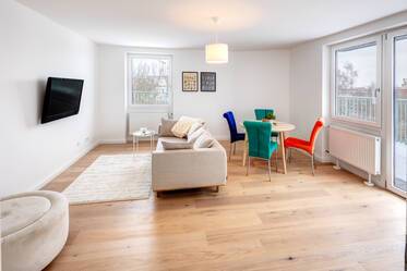 Светлые апартаменты на крыше с современной ванной комнатой