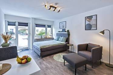 Современная меблированная городская квартира с балконом в аренду 