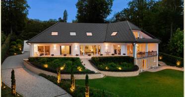 Потрясающий особняк с панорамным видом на озеро