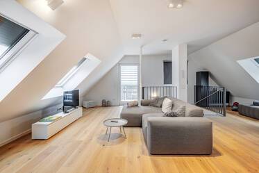 Красиво меблированная мансардная квартира в Allach