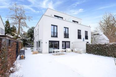 Стильный новый двухквартирный дом с 2023 года