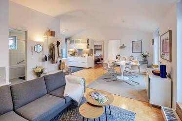 Эксклюзивно меблированная мансардная квартира в Maxvorstadt