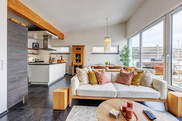 Эксклюзивно меблированная двухэтажная квартира в Germering