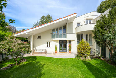 Просторная вилла-дуплекс в престижном районе