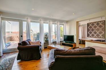 Красиво меблированная мансардная квартира в Lehel