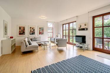 Красиво меблированный дом в Hadern