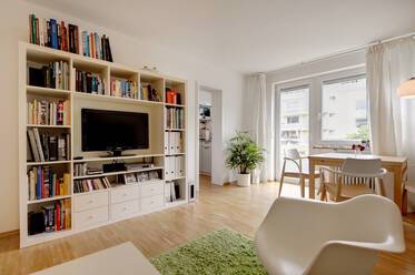 Красиво меблированная квартира в Neuhausen