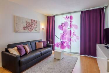 Современная квартира с общим бассейном