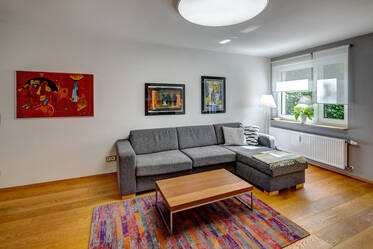 Schöne Erdgeschosswohnung mit Terrasse und Balkon