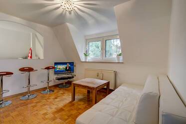 Красиво меблированная мансардная квартира в Gräfelfing