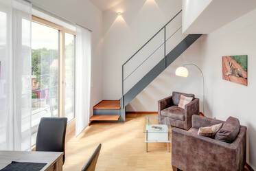 Эксклюзивно меблированная двухэтажная квартира-галерея в Unterschleißheim